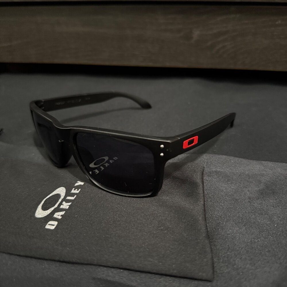 NEW Oakley Holbrook Mens Sunglasses 9102 Black Matte Frame Red Icons - Picture 3 of 7